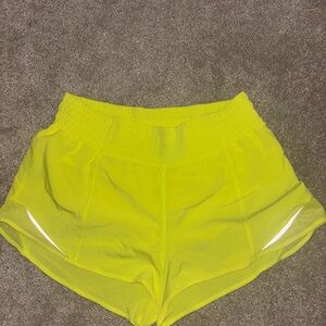 Lululemon Size 8 4’ hotty hot shorts